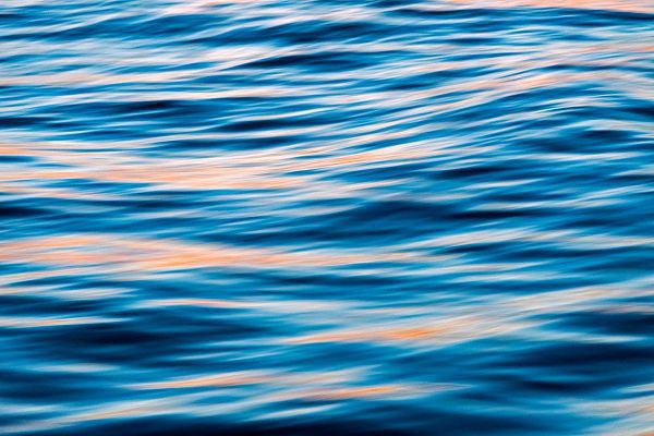 Su, Keren 아티스트의 Ocean waves at sunset-Greenland작품입니다.